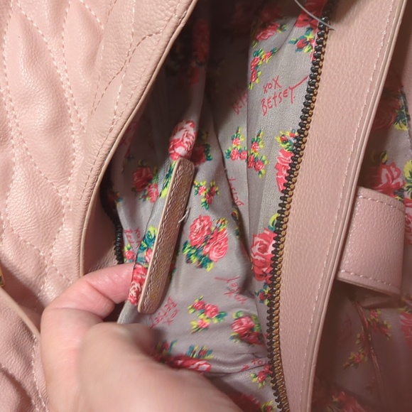 Pink Betsey Johnson purse bag tote with detachable bow and adjustable strap - Picture 9 of 11